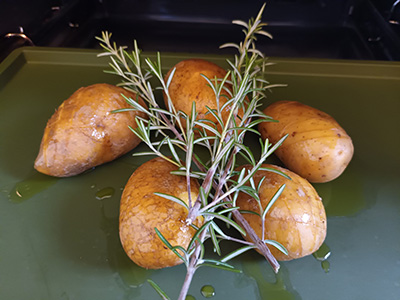 Kartoffeln auf einem Blech